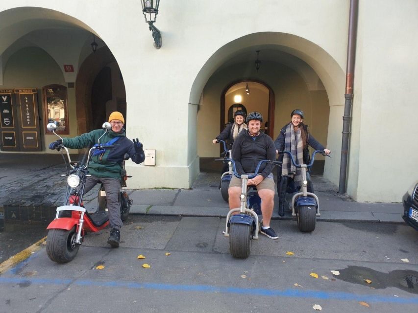 3 Hours Hamburg E-Scooter Tour - Rathaus, Hauptbahnhof, and the Alster Lakes: Classic City Center, No Detours