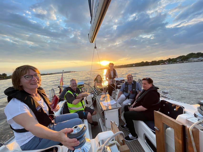 "After Work" - Sailing-Yacht Cruising Event, Hamburg/Elbe - Skippers, safety, and how they handle beginners