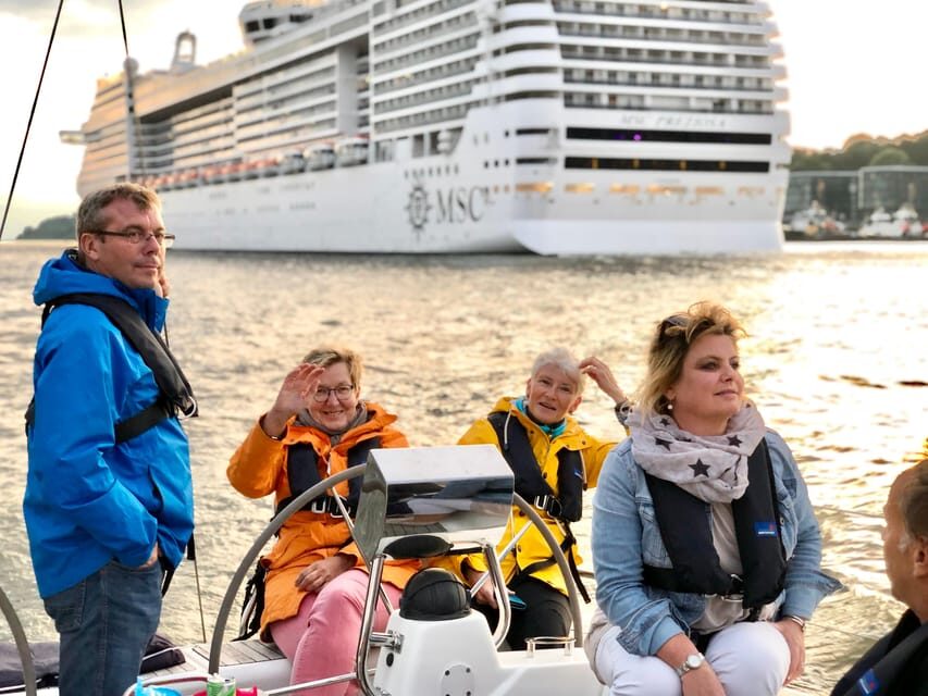 "After Work" - Sailing-Yacht Cruising Event, Hamburg/Elbe - Drinks, comfort, and what’s actually included for your money