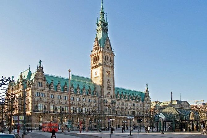Airport Transfer: Hamburg Airport HAM to Hamburg by Business Car - The 25-minute private ride: comfort, safety, and no sharing headaches