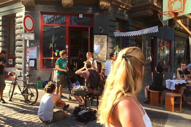 Bicycle tour through the "other" Hamburg (min.4) - Starting Point at Schlüterstraße 11: Easy to Get In, Easy to Leave