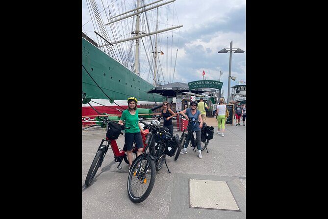 E-bike activity in Hamburg with a cultural program and snacks - Loki Schmidt Garten and the Dahliengarten: when parks become attractions
