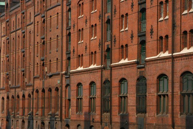 Family tour - the port for children - St. Pauli Piers and the Landungsbrücken Connection