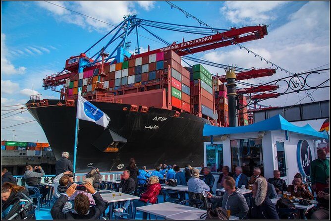 Hamburg: 1-hour harbor tour - Cruise piers and the Blohm & Voss yard: Hamburg as a shipping powerhouse