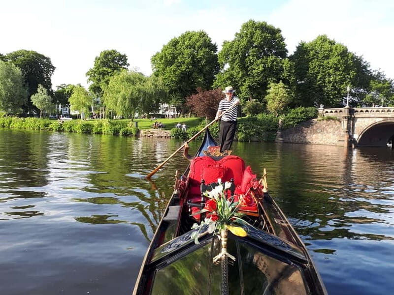 Hamburg Alster Lake romantic Tour in a Real Venetian Gondola - Comfort, Clothing, and the Little “Onboard” Reality Checks
