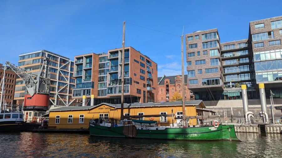 Hamburg among friends - Van tour - How the private Hamburg van experience feels in real life