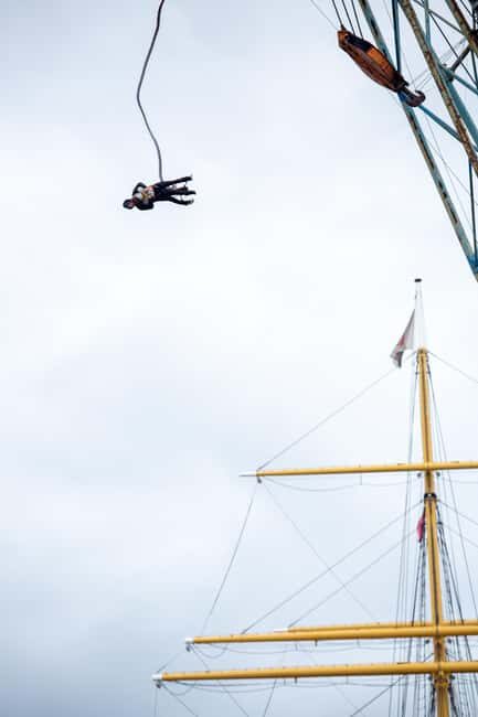 Hamburg: Bungee Jumping 50 Meters High over the Harbor - Hamburg from above: Elbe, ships, quays, and the Elbphilharmonie