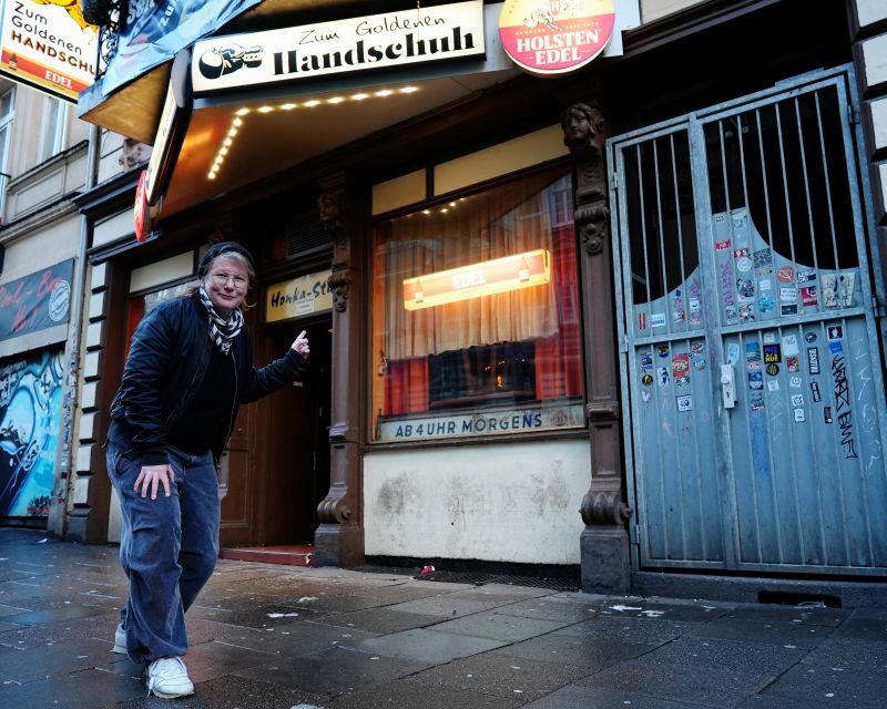 Hamburg: Crimes of St. Pauli Guided Walking Tour - Meeting at Wohlwillstraße 1: how to start without stress