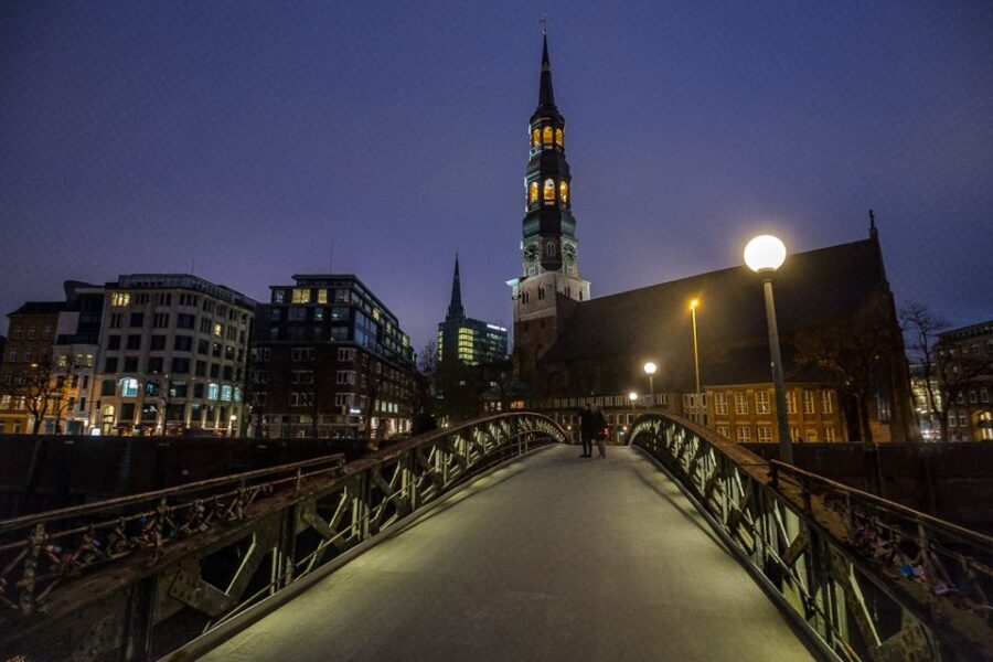 Hamburg: Eerie Speicherstadt Tour - Why Speicherstadt feels different after dark