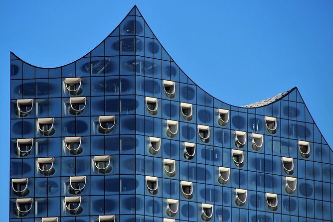Hamburg Guided Bike Tour: Tradition and Modernity, Elbphilharmonie (min.4) - The “ride with a guide” value: bikes, maps, and a max of 20