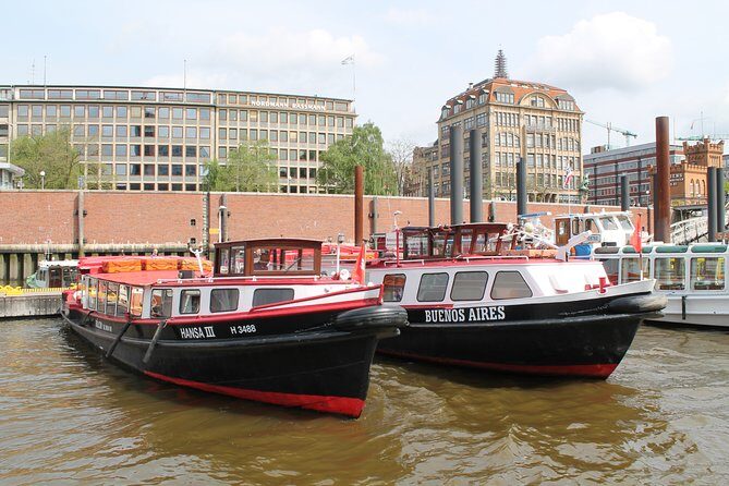 Hamburg harbor tour with a barge - On board: what the barge setup feels like