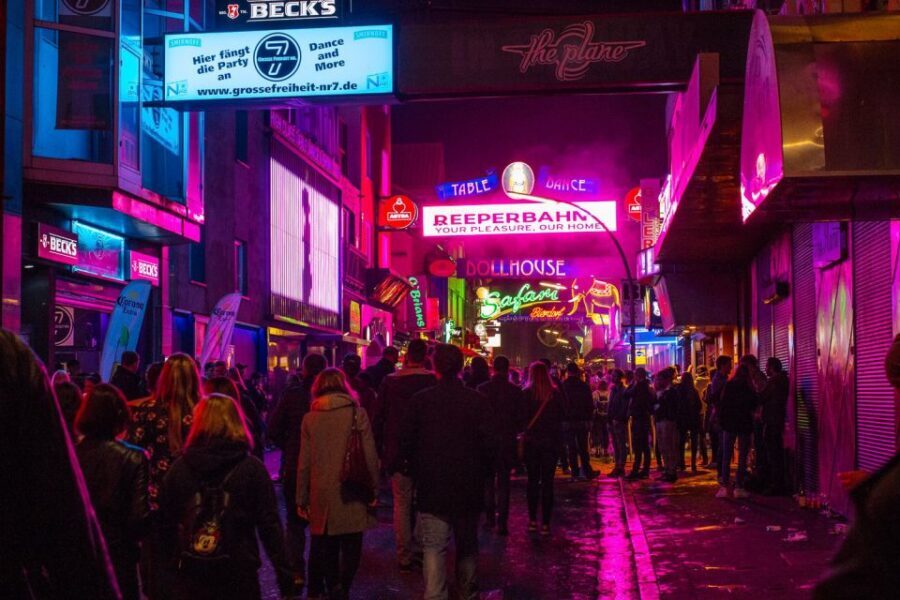 Hamburg: In the Footsteps of "Olivia" Reeperbahn Tour - Starting in St. Pauli: Meeting Point Vibes and a Fast Setup