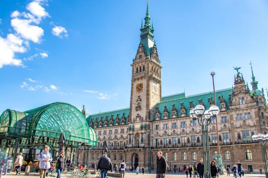 Hamburg: In the footsteps of the Beatles with a Local - Starting at St. Pauli Theater: Your Beatles Route Begins