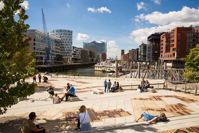 Hamburg Like a Local: Private and Personalized Experience (3hrs) - Where it starts: Skulptur Liegende and an easy meeting routine