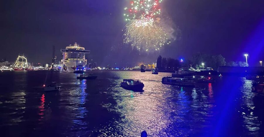 Hamburg: New Years Eve Harbour Cruise - Why a Hamburg New Year Harbor Cruise Feels Different