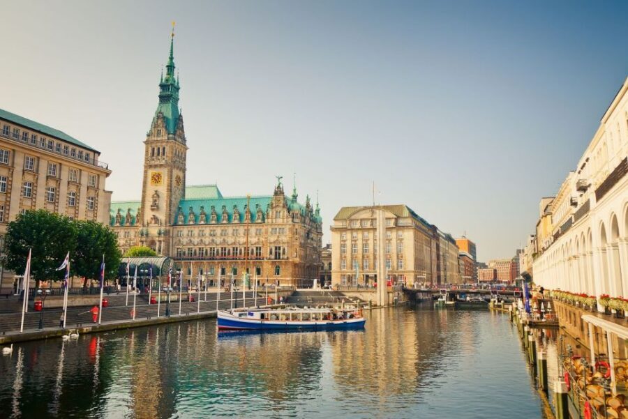 Hamburg: Old Town Highlights Private Walking Tour - Speicherstadt in the 3-hour option: UNESCO vibes without a long museum day