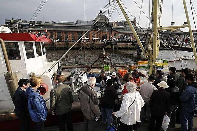 Hamburg Port Promenade Tour - Timing, meeting point, and what to bring for a good walk