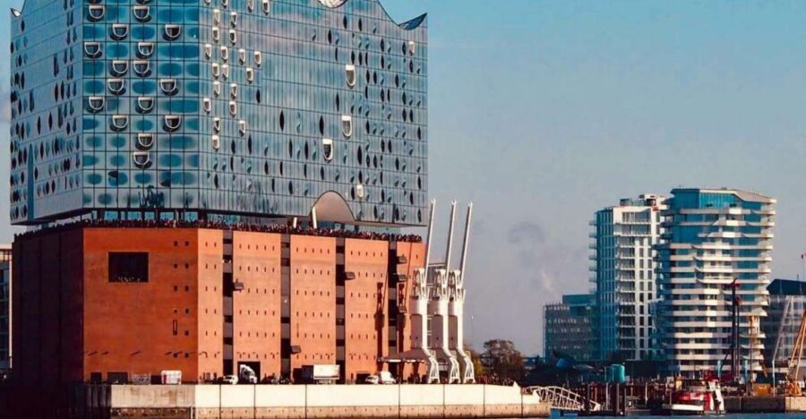Hamburg: Private Tour UNESCO Speicherstadt and HafenCity - Finding your start point at U Meßberg and Wandrahmsteg