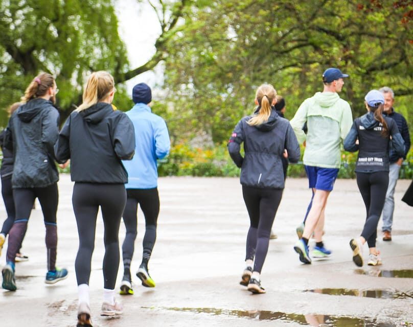 Hamburg: Running tour with insider tip guarantee - The 90 Minutes: Warm-Up, Relaxed Running, and a Clean Cool-Down