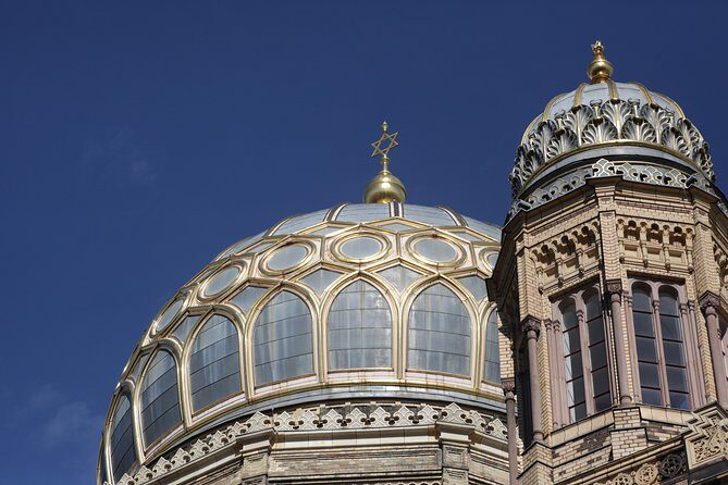 Hamburg Shore Excursion: Private Berlin Day Trip - Private guide attention: what you gain versus shared tours