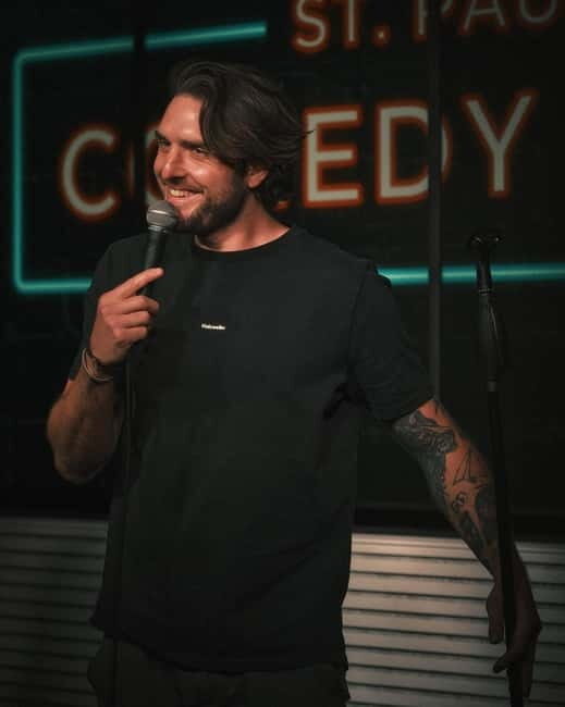 Hamburg: St. Pauli Comedy Club - The Willkommensschnaps moment: the small detail that changes the tone