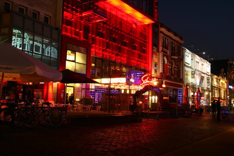 Hamburg St. Pauli - guided walk for school groups - What you’ll learn from St. Pauli besides the postcard version