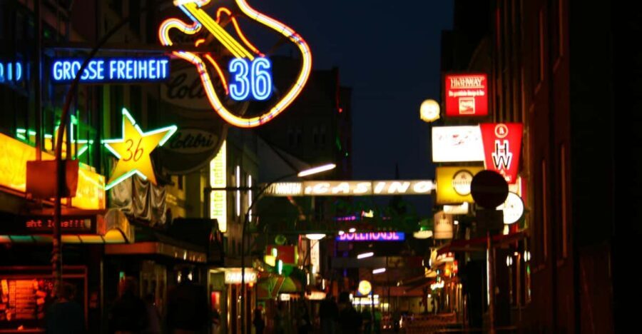 Hamburg St. Pauli - guided walk for school groups - Davidstraße and Reeperbahn: famous streets, and why the guide links them