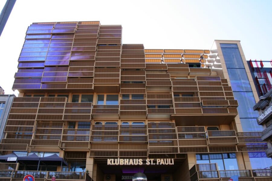 Hamburg: St. Pauli Walking Tour with Live Music - Price and value: is $28 a good deal here?