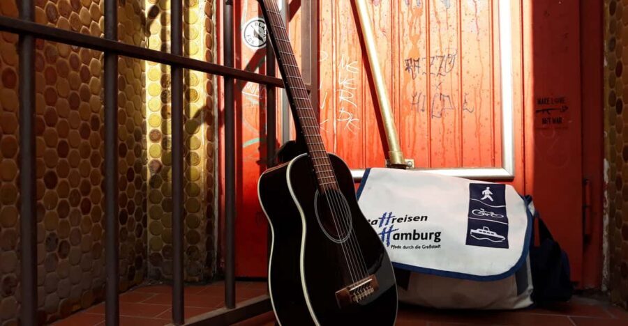 Hamburg: St. Pauli Walking Tour with Live Music - Reeperbahn and Beatles-Platz: where fame becomes a walking narrative