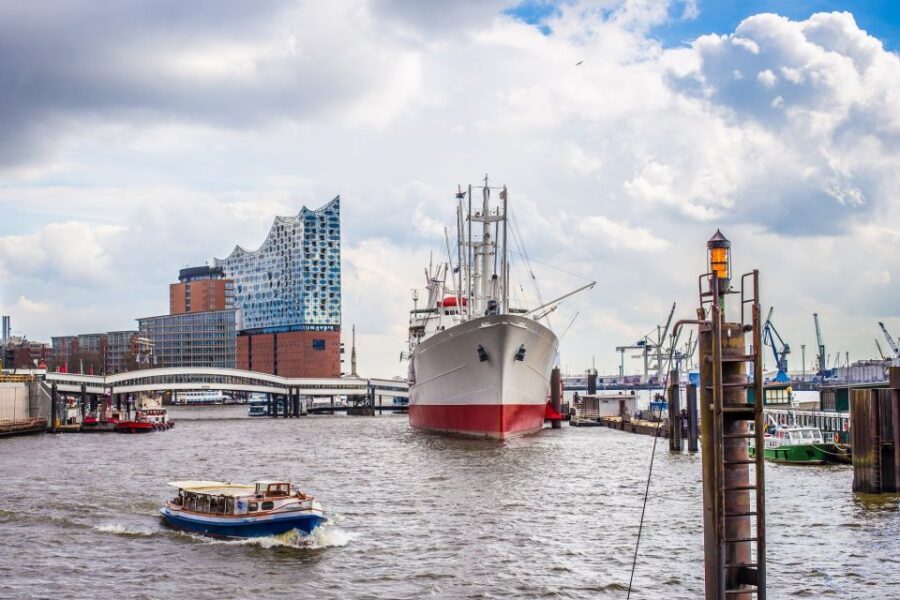 Hamburg: Ultimate Barge Tour with Live Commentary - Speicherstadt, HafenCity, and the Elbphilharmonie from the water