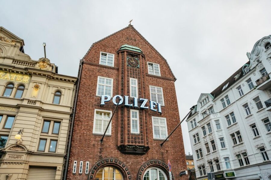 Hamburgs Highlights: Harbor Cruise & Reeperbahn Walking Tour - Dancing Towers, Spielbudenplatz, and the Opening Beat of the Night