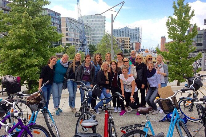 "Highlights of Hamburg" Biketour - The 3-hour plan: from old town bones to waterfront landmarks