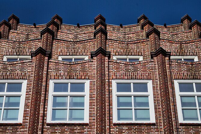 Photo Tour of Hamburg's UNESCO World Heritage Site - Walking the Fleete and Speicher: Where Water Changes Your Photos