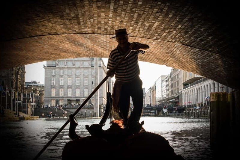 Private Alster Lake romantic Tour in a Real Venetian Gondola - Price and value: what you’re paying for with a private gondola