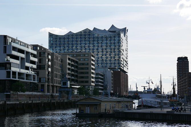 Private Tour: Speicherstadt and HafenCity Walking Tour in Hamburg - Stop 2: Walking through UNESCO Speicherstadt warehouses (about 50 minutes)