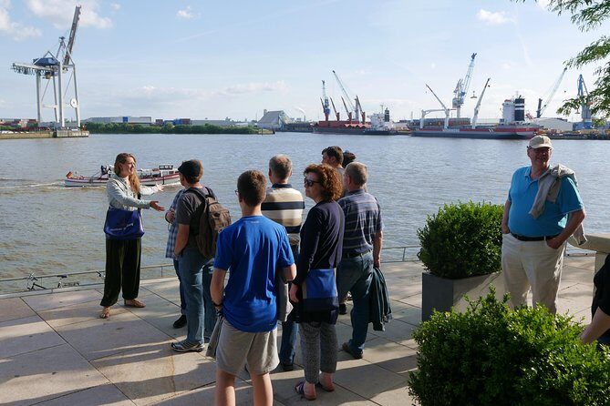 Private Tour: Speicherstadt and HafenCity Walking Tour in Hamburg - Start at Baumwall Station, end at Chilehaus: the route flow