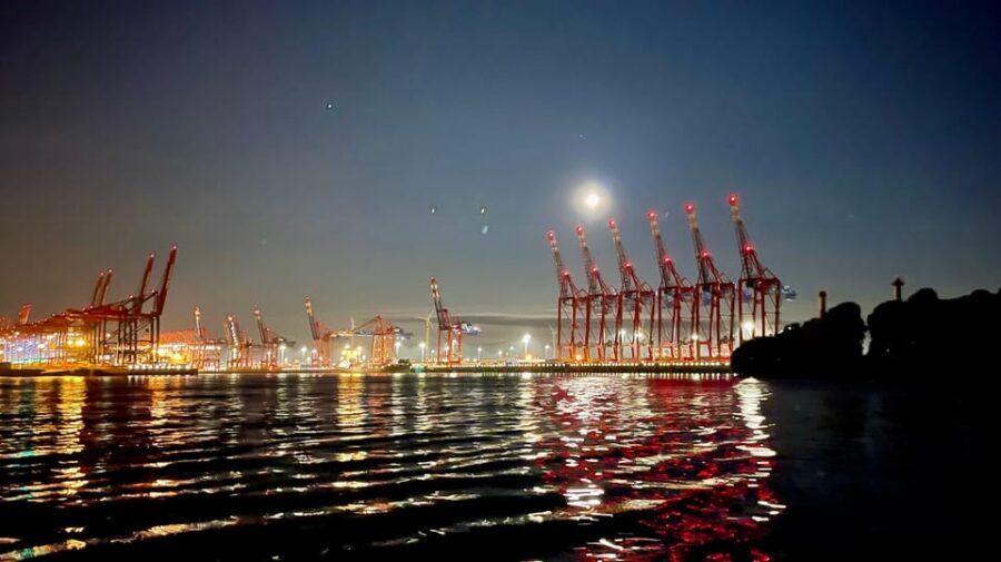 Sailing trip ''the Elbe by night", Hamburg/Elbe - Value Check: Price, Drinks, and What You Should Do About Food