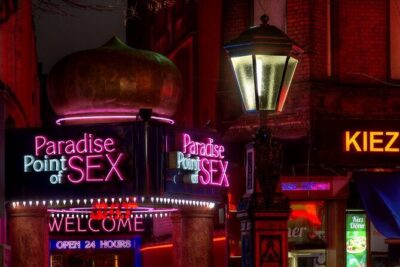 St Pauli Highlights Tour - The included beer and how to time your night